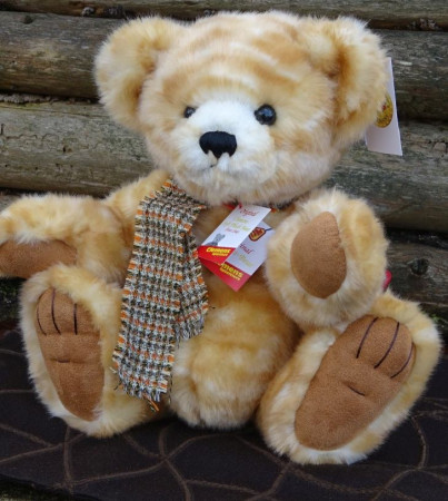 TEDDY LUANA - medvídek z řady "autorská hračka", REN BEARS, Clemens Spieltiere, katalogové číslo 88.693.035